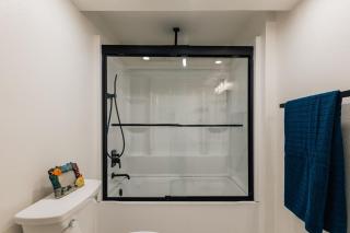 New Build, 4BR, King Bed & Rain shower Sleep 10, Walk 2 SoCO Eateries - Austin - 7