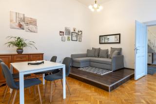 Walnut Tree Apartment - 8