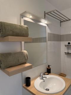 Suite Eden Spa, Appart'hôtel bien être , Patio de standing barbecue - TV XL CinéSport, Lit Q-Size, Wifi, P-Gratuit en Résidence - - 4