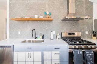 Stylish 2-Bedroom walking distance to Downtown - Reno - 3