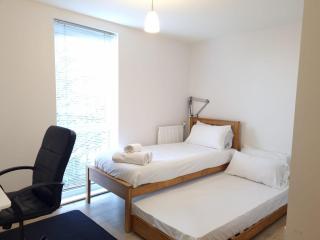 Pass the Keys Cosy 2-Bed 2-Bath- 2 Mins to Tube, Near London Museum - Edgware - 7