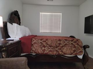 Phoenix Queen Bed Oasis VI Bedroom 2 - 8