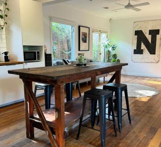 Welcome to The Roy - Family home close to airport and train! - 0