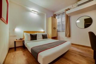 Townhouse Sarvar Hospitality Near Ascendas Park Square Mall - Bangalore - 1