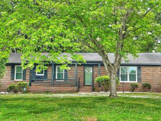 Charming Family Retreat Near Parks Fire Pit & Games - Decatur - 9