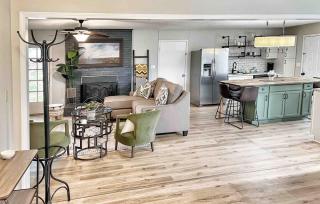 Charming Family Retreat Near Parks Fire Pit & Games - Decatur - 1