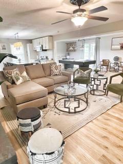 Charming Family Retreat Near Parks Fire Pit & Games - Decatur - 2