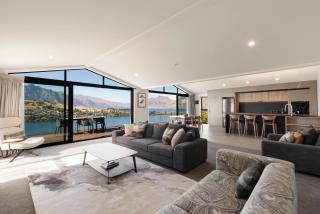 A Surprise on Sunrise! Panoramic Lake Views & Spa Pool - Queenstown - 9