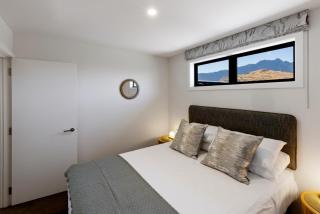 A Surprise on Sunrise! Panoramic Lake Views & Spa Pool - Queenstown - 3