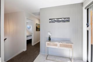 A Surprise on Sunrise! Panoramic Lake Views & Spa Pool - Queenstown - 1