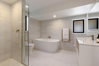 A Surprise on Sunrise! Panoramic Lake Views & Spa Pool - Queenstown - 5