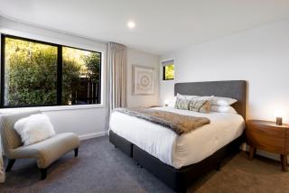 A Surprise on Sunrise! Panoramic Lake Views & Spa Pool - Queenstown - 4