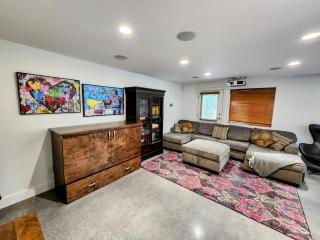 2BD Guest Suite Sleeps 6 Near Downtown & Beach - 4