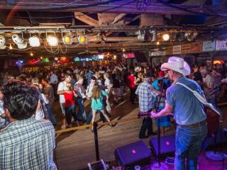 Hip Gruene Condo, Walk to Gruene Hall, On River! - 9