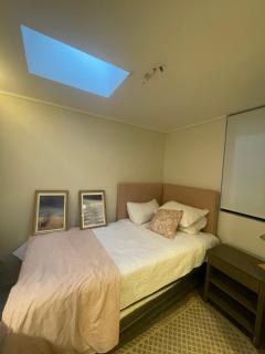 Acogedora habitación junto a nuestra familia en exclusivo sector de Santiago - Santiago - 0