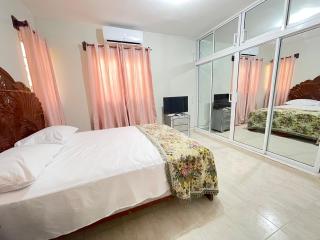Casa familiar acogedora en zona residencial - La Grúa - 4