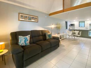 Canopy Chalet 4 - Nelly Bay - 1