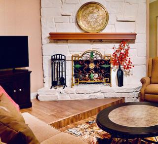 Centrally located hot tub, 5 bedrooms - Tulsa - 7