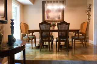 Centrally located hot tub, 5 bedrooms - Tulsa - 6