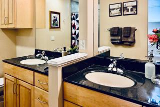 Centrally located hot tub, 5 bedrooms - Tulsa - 2
