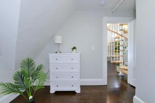 Jennifer's Loft Apartment Historic College Hill with Parking - Providence - 2