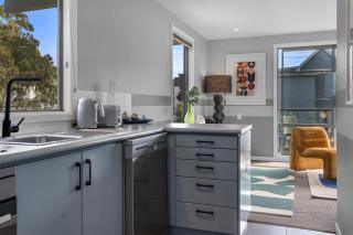 City living by Riverside Market and the Hospital - Christchurch - 1