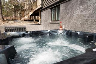 Luxury Chalet Hot Tub Spacious Secluded more - Lake Harmony - 6