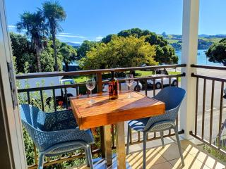 Waterfront 2-bedroom apartment with car park - Akaroa - 8