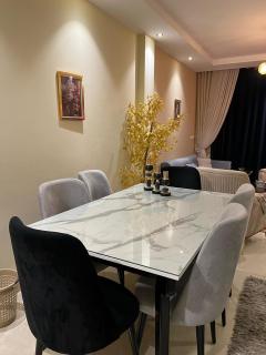 Luxury 3 Bedroom Apartment in Sheikh Zayed Premium Compound - Sheikh Zayed - 6