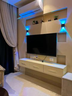 Luxury 3 Bedroom Apartment in Sheikh Zayed Premium Compound - Sheikh Zayed - 3
