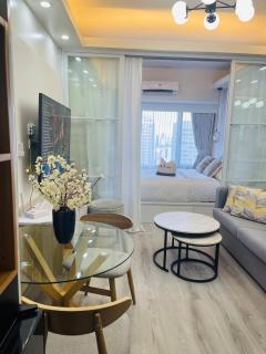 Condo in Bel- Air Arthur's Suites at Air Res skyline view - Manila - 3