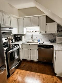 Plymouth Elevated 2-bed, 1-bath Apartment - Plymouth - 6