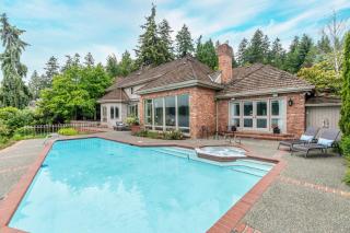 Stunning Waterfront Mansion with Pool and Hottub - 8