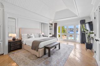 Stunning Waterfront Mansion with Pool and Hottub - Mercer Island - 7