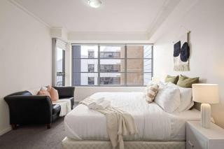 Cozy 2BR Apartment Steps from Darling Harbour - Sydney - 0