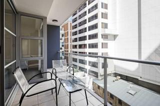Cozy 2BR Apartment Steps from Darling Harbour - Sydney - 3