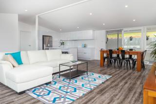 Magnificent Malua Views, Stroll to the beach - Malua Bay - 7