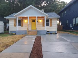 1 Bedroom Piña Pecan House by Palace of Nobles - Charlotte - 5