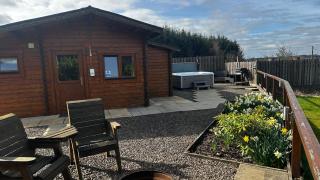 Lochinvar - Highland Log Cabin with Private Hot Tub - Airdrie - 0