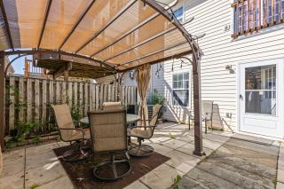 Family stay DC area -7 minutes to IAD with garage, backyard patio - 0