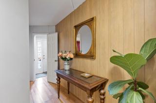 Family stay DC area -7 minutes to IAD with garage, backyard patio - 8