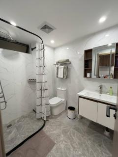 Affordable Luxury Studio with Free Pool, Gym and Office next to Convention Center - 6