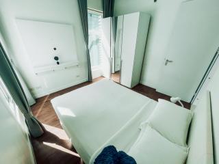 Full-Serviced Residential Apartment in Uptown, BGC - Manila - 0