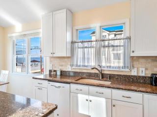 Ship Bottom Single Family Home With Four Bedrooms And 2,5 Baths That Sleeps 12, Decks With Views, Private Yard, Beach Badges, Wifi, Washer Dryer,, - Ship Bottom - 9