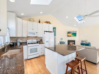 Ship Bottom Single Family Home With Four Bedrooms And 2,5 Baths That Sleeps 12, Decks With Views, Private Yard, Beach Badges, Wifi, Washer Dryer,, - Ship Bottom - 8