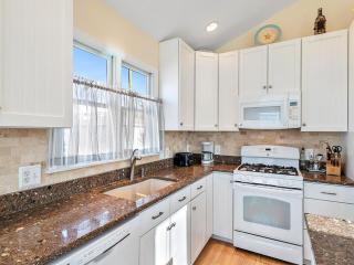 Ship Bottom Single Family Home With Four Bedrooms And 2,5 Baths That Sleeps 12, Decks With Views, Private Yard, Beach Badges, Wifi, Washer Dryer,, - Ship Bottom - 6
