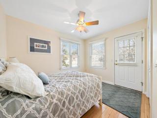 Ship Bottom Single Family Home With Four Bedrooms And 2,5 Baths That Sleeps 12, Decks With Views, Private Yard, Beach Badges, Wifi, Washer Dryer,, - Ship Bottom - 5