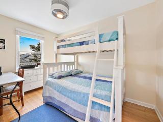 Ship Bottom Single Family Home With Four Bedrooms And 2,5 Baths That Sleeps 12, Decks With Views, Private Yard, Beach Badges, Wifi, Washer Dryer,, - 1