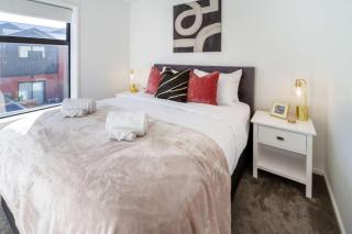 CBD 2BR with Backyard - Walk Everywhere - 9