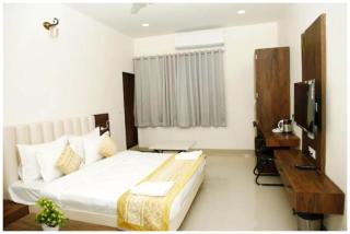 A PREMIUM Hotel Nirmala Palace Ayodhya Near Shri Ram Janmabhoomi and Hanuman Garhi - Railway Station - Restaurant & Parking Facilities - Prime Location With Luxury and Spacious Room - Book Now - Ayodhya - 7